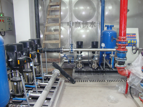 管網水箱串聯無塔式恒壓供水設備現場圖片